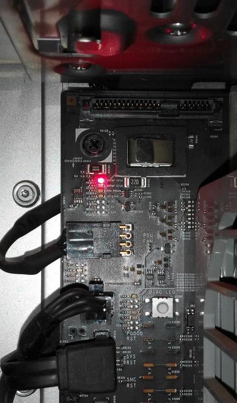 电脑主板红灯闪烁故障排查指南