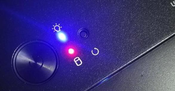 电脑启动故障排查指南：电源灯闪烁熄灭及显示器问题解决法