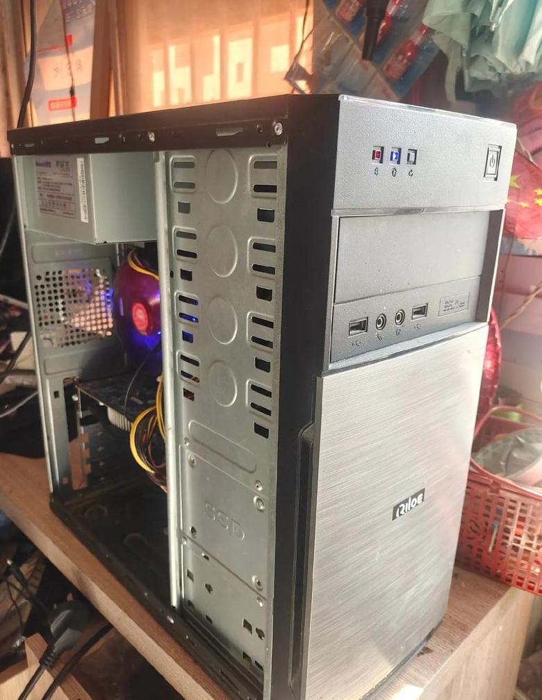 电脑蓝红灯闪烁黑屏故障排查指南