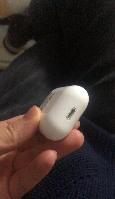苹果手机连上蓝牙耳机后声音太大